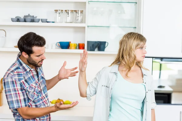 Young couple into an argument — Stock Photo, Image