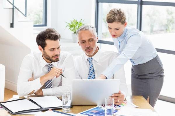 Collega's bespreken — Stockfoto