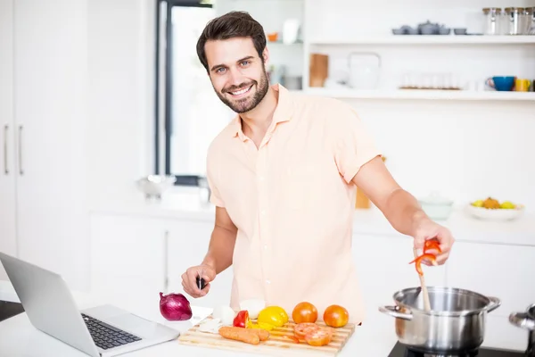Man is cooking food — Stock Photo, Image