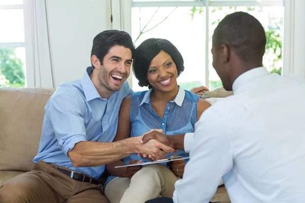 Couple shaking hands with real estate agent — Stock Photo, Image