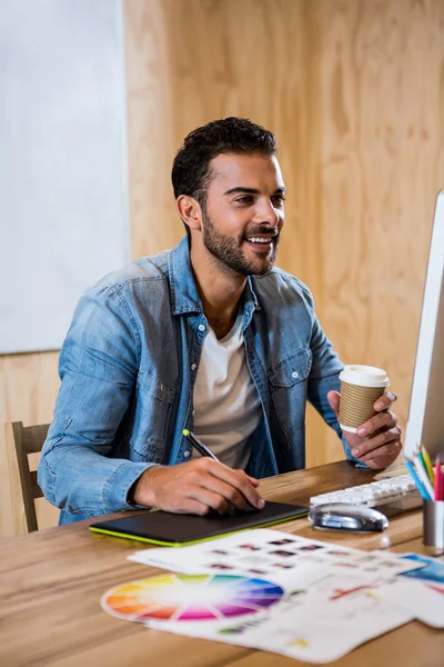 Designer working on graphics tablet — Stock Photo, Image