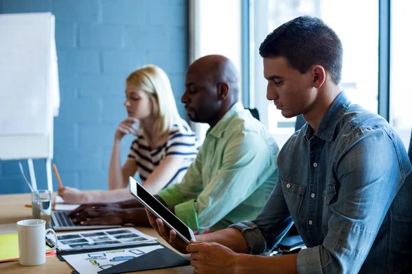 Colleagues sitting at their desk — Stock Photo, Image