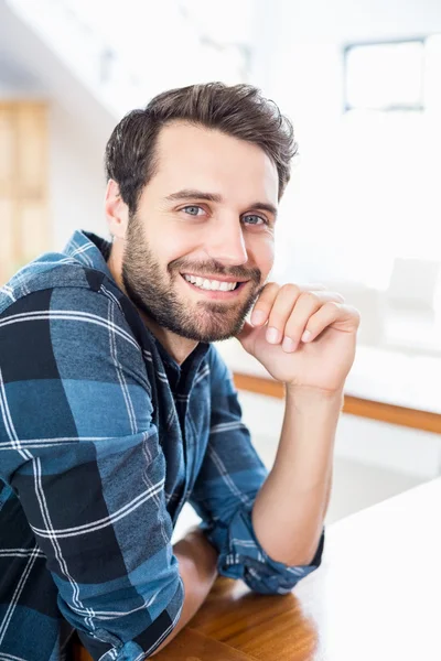 Happy man leaning on table — Stock Photo, Image