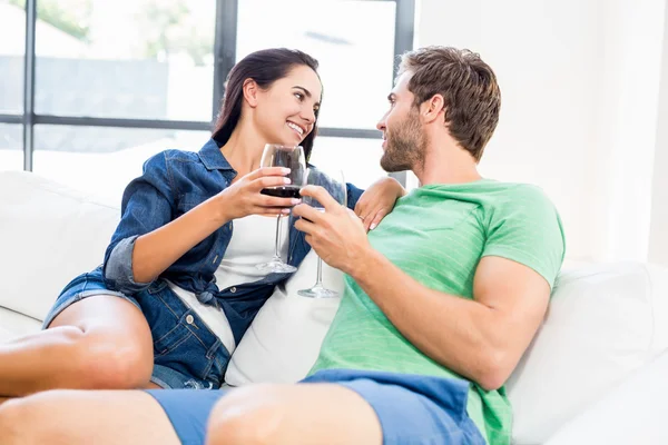 Couple having drinks — Stock Photo, Image