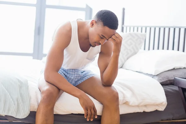 Tensed joven en la cama —  Fotos de Stock