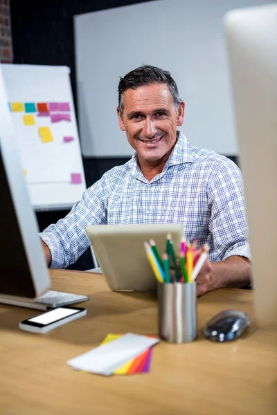 Happy man using digital tablet — Stock Photo, Image