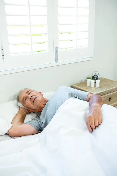 Aged man sleeping — Stock Photo, Image