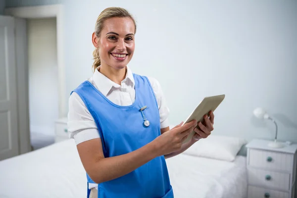 Nurse holding digital tablet — Stock Photo, Image