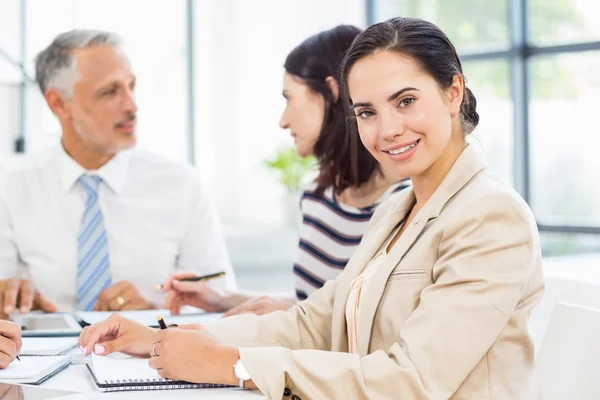 Businesswoman smiling at camera — Stock Photo, Image