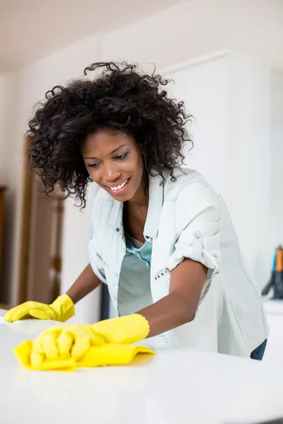 Woman cleaning kitchen counter — Stock Photo, Image