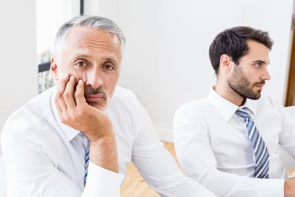 Uomo d'affari annoiato in riunione — Foto Stock