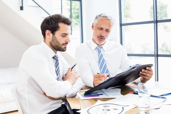 Two businessmen are working — Stock Photo, Image