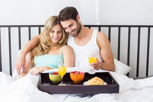 Young couple having breakfast — Stock Photo, Image