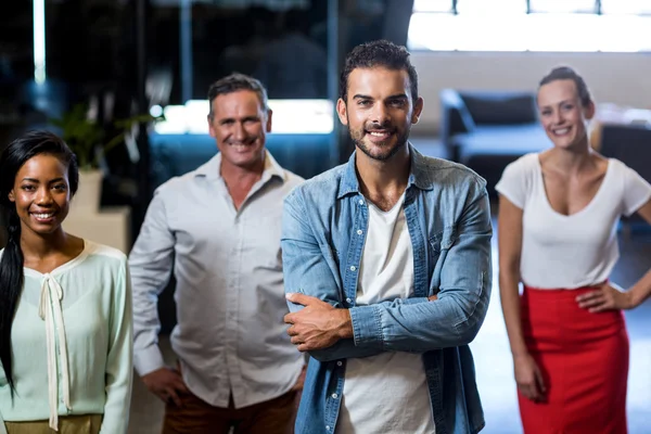 Equipo de colegas posando juntos — Foto de Stock