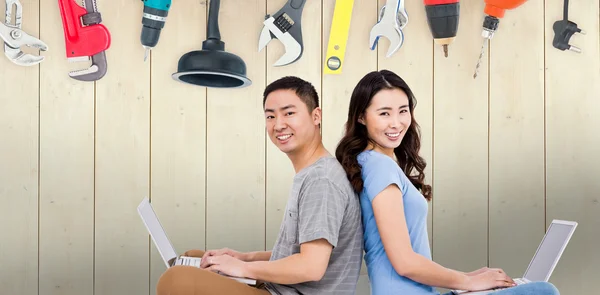 Happy couple using laptop — Stock Photo, Image