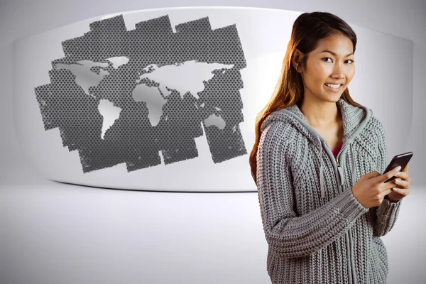 Aziatische vrouw met smartphone — Stockfoto