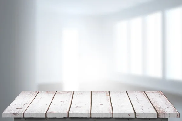 Dřevěná podlaha proti světlé místnosti — Stock fotografie