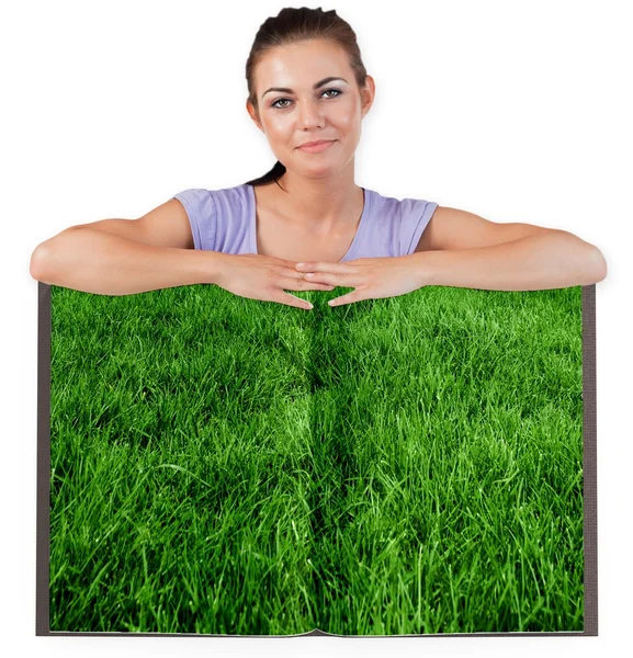 Mujer con libro de césped —  Fotos de Stock