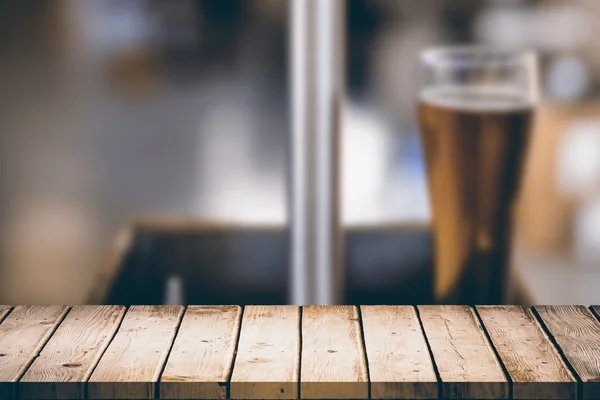 Beer tap and pint — Stock Photo, Image