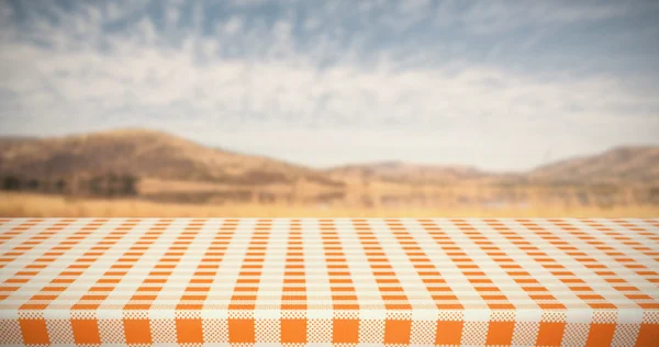 复合图像的橙色和白色的桌布 — 图库照片