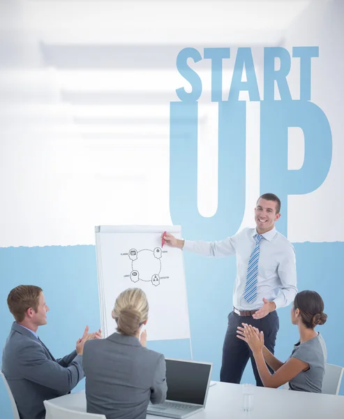 Manager presenting whiteboard to his colleagues — Stock Photo, Image