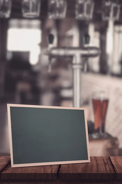 Bier kranen en pint — Stockfoto