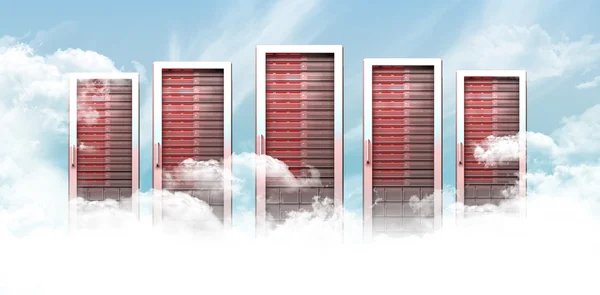 Torres de servidor contra o céu azul — Fotografia de Stock