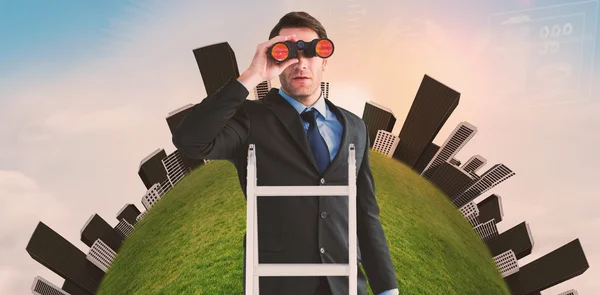 Hombre de negocios mirando en escalera — Foto de Stock