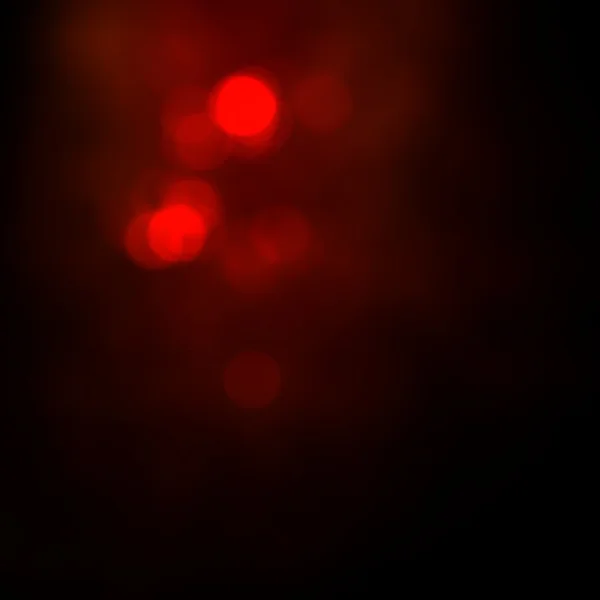 Dunkler Hintergrund mit roter Ampel — Stockfoto