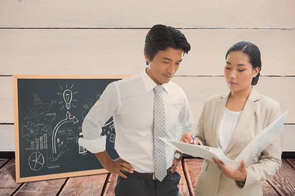 Estate agent showing lease to customer — Stock Photo, Image