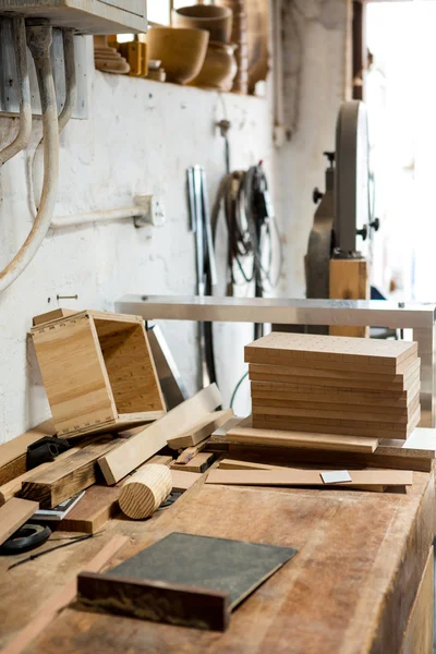 Ferramentas e equipamentos utilizados para a carpintaria — Fotografia de Stock