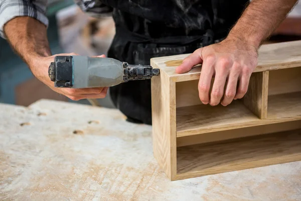 Carpenter working on his craft — Stock Photo, Image