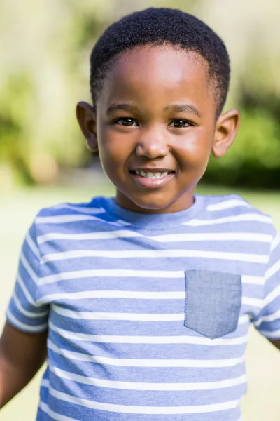 Un bambino in posa — Foto Stock