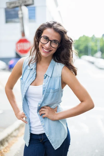 Portret van een jonge vrouw — Stockfoto