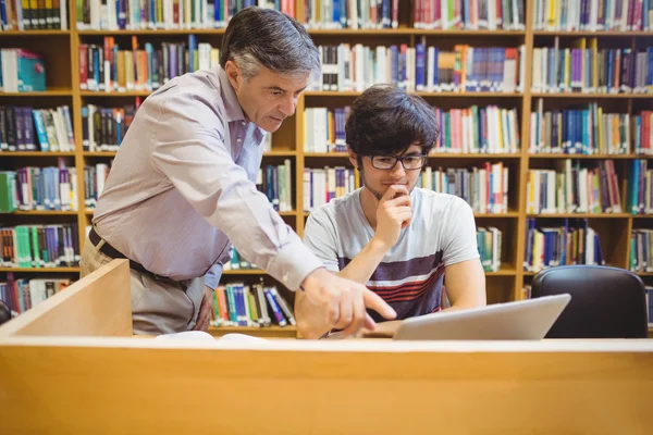 Professor assisting a student with studies — Stock Photo, Image