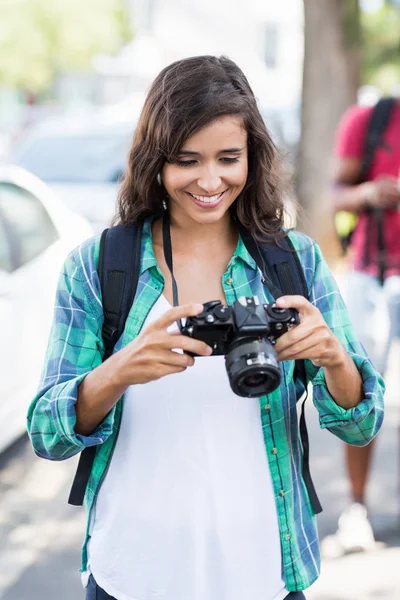 Young woman looking into camera — Stock Photo, Image