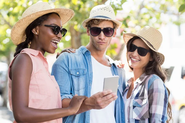 Friends taking selfie on a mobile phone — Stock Photo, Image