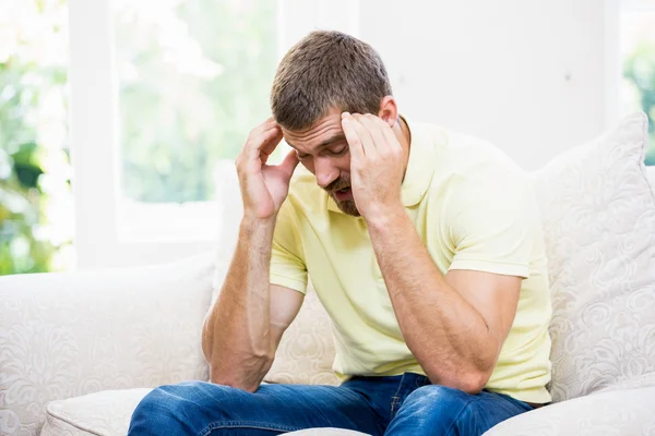 Man suffering from head pain — Stock Photo, Image