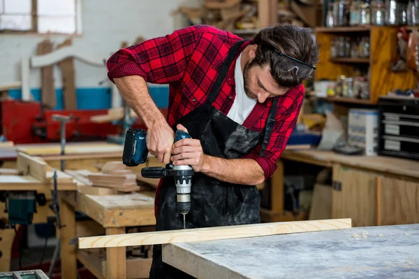 Carpenter using a drill — Stock Photo, Image