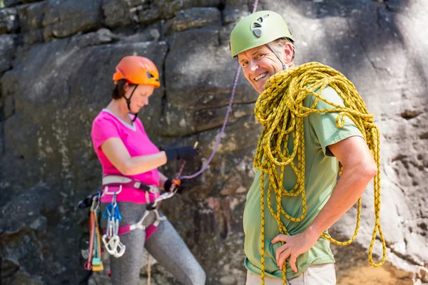 Casal sênior fazendo esporte — Fotografia de Stock