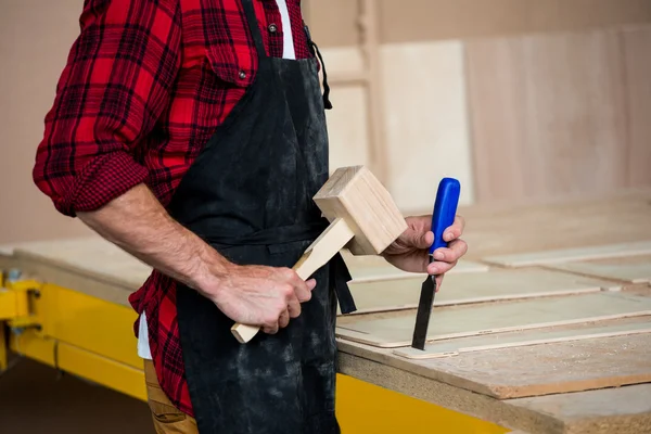 Timmerman bezig zijn ambacht — Stockfoto