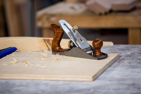 Εργαλεία και εξοπλισμός που χρησιμοποιείται για την ξυλουργική βιομηχανία — Φωτογραφία Αρχείου
