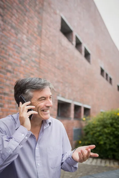 Boldog tanár beszél, a telefon — Stock Fotó