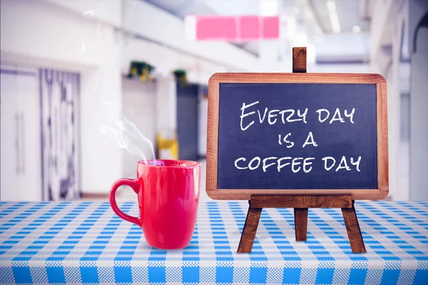 빨간 컵 커피 보드와 문장 — 스톡 사진