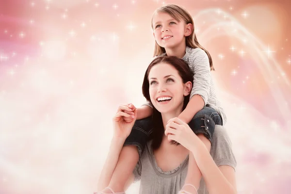 Mother giving piggyback ride — Stock Photo, Image