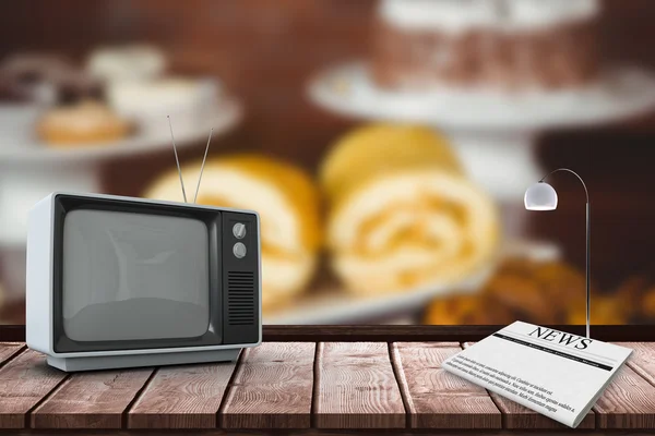 Alter Fernseher gegen mehrere Leckereien — Stockfoto