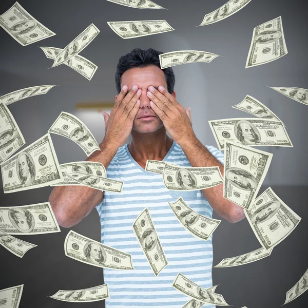 Hombre guapo cubriendo los ojos — Foto de Stock