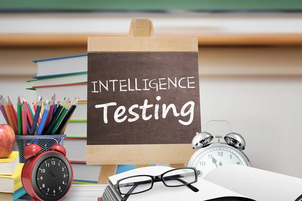 Ord intelligens och tester på blackboard — Stockfoto