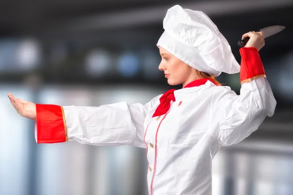 Imagen compuesta de un bonito chef rebanando con un cuchillo —  Fotos de Stock