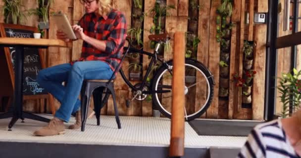 Hipster woman reading a book — Stock Video